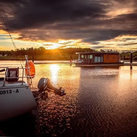 Ботель Hausboot Skyline *