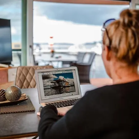 Ботель Hausboot Skyline Klitten