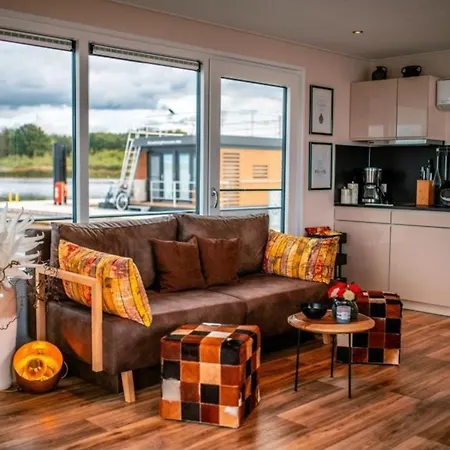 Ботель Hausboot Skyline *