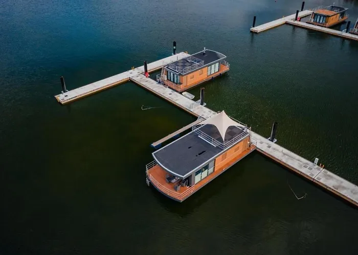 Hausboot Skyline 船屋 *